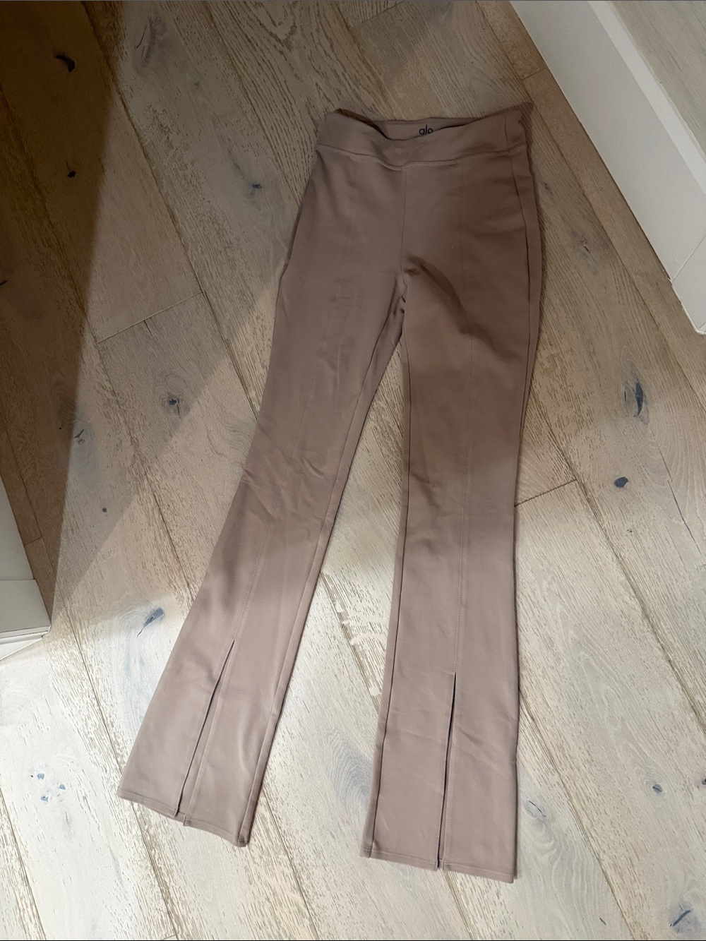 ALO Yoga Women's Taupe Flare Leggings with Front Slits Sz Small Excellent Con!